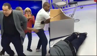 Silas Freire é derrubado ao vivo